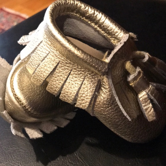 Cotton On gold tassel moccasins 6-12 months w box - Picture 3 of 6